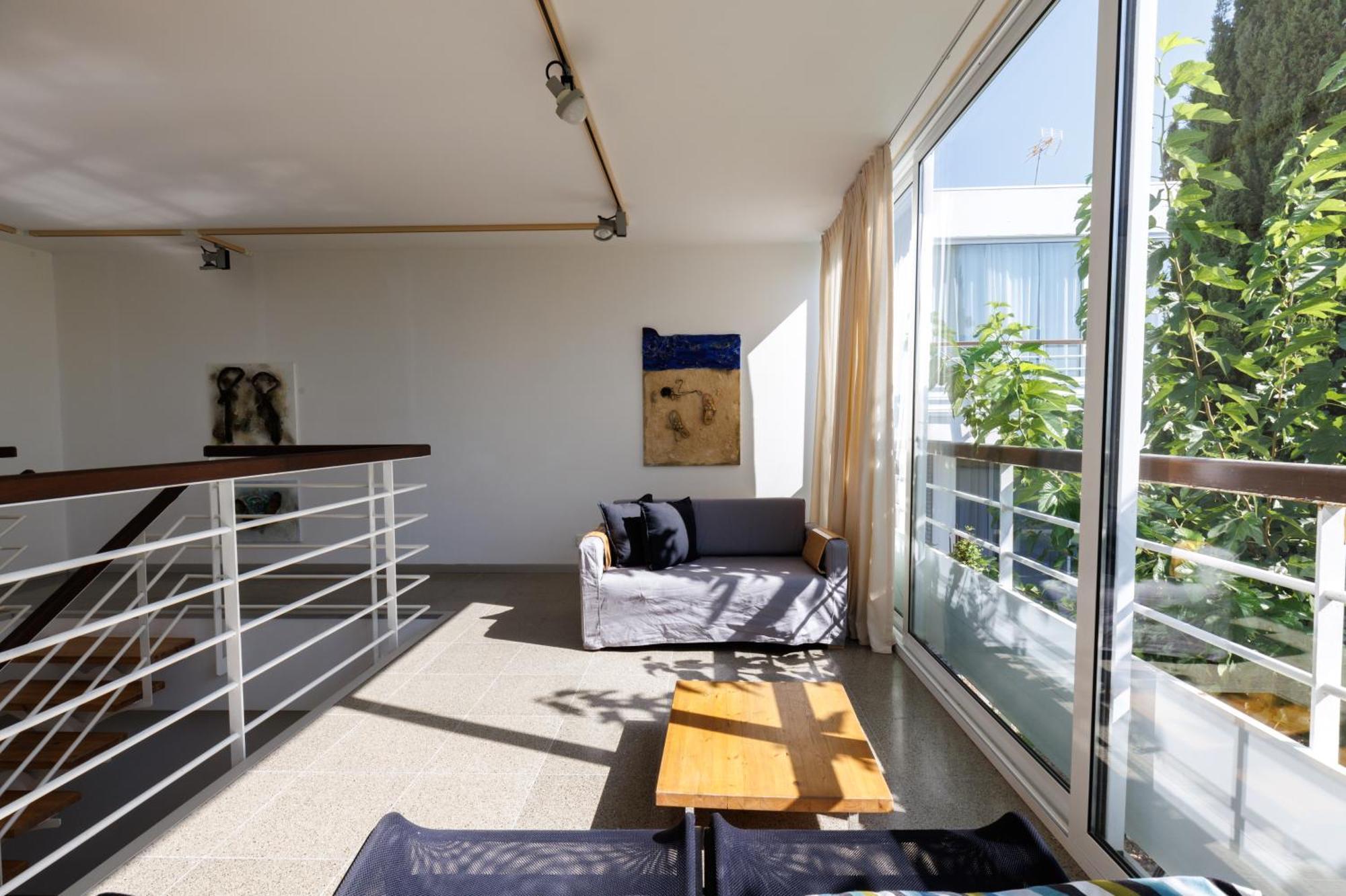 Art By Praxis Apartment Governor's Beach Exterior photo