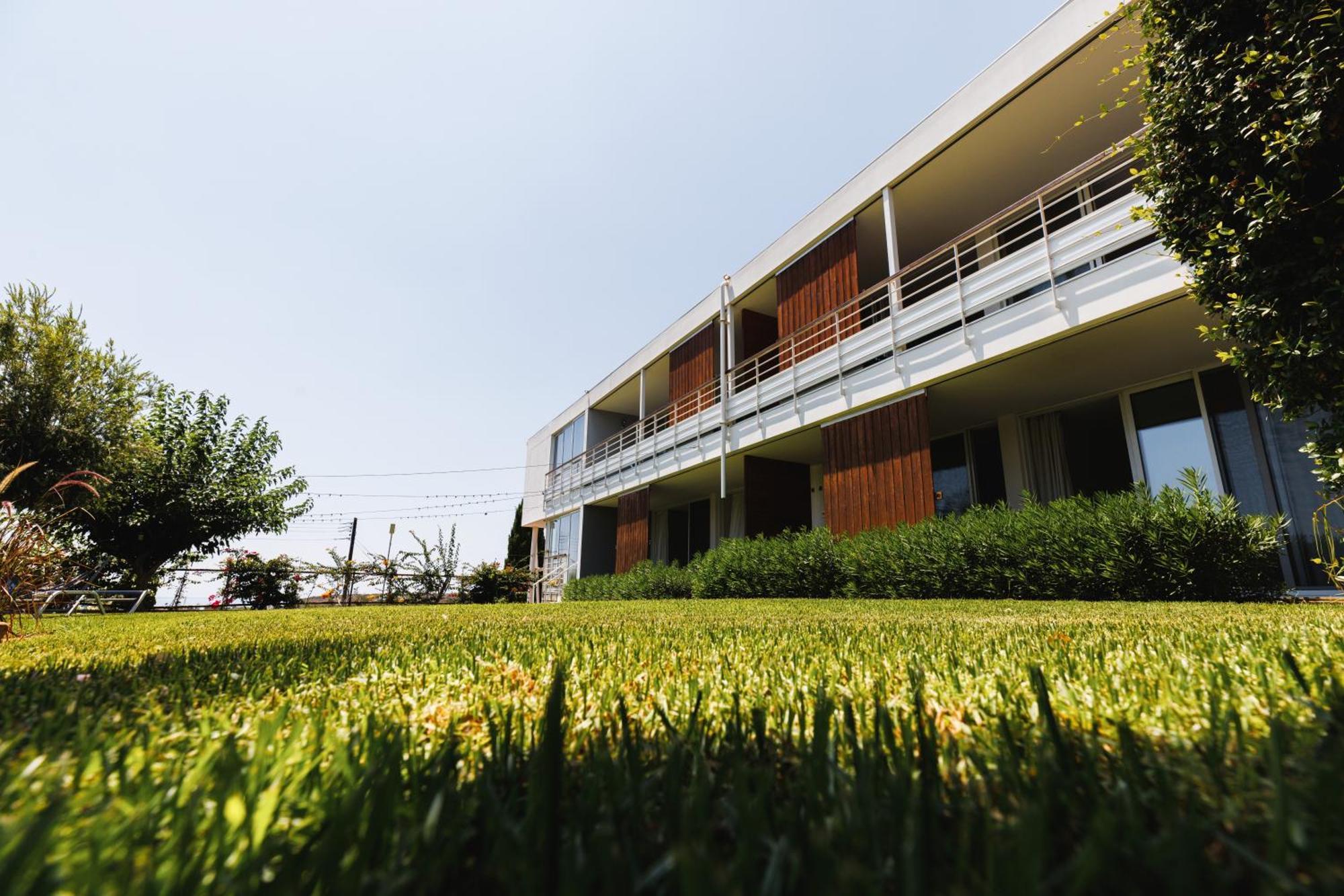 Art By Praxis Apartment Governor's Beach Exterior photo